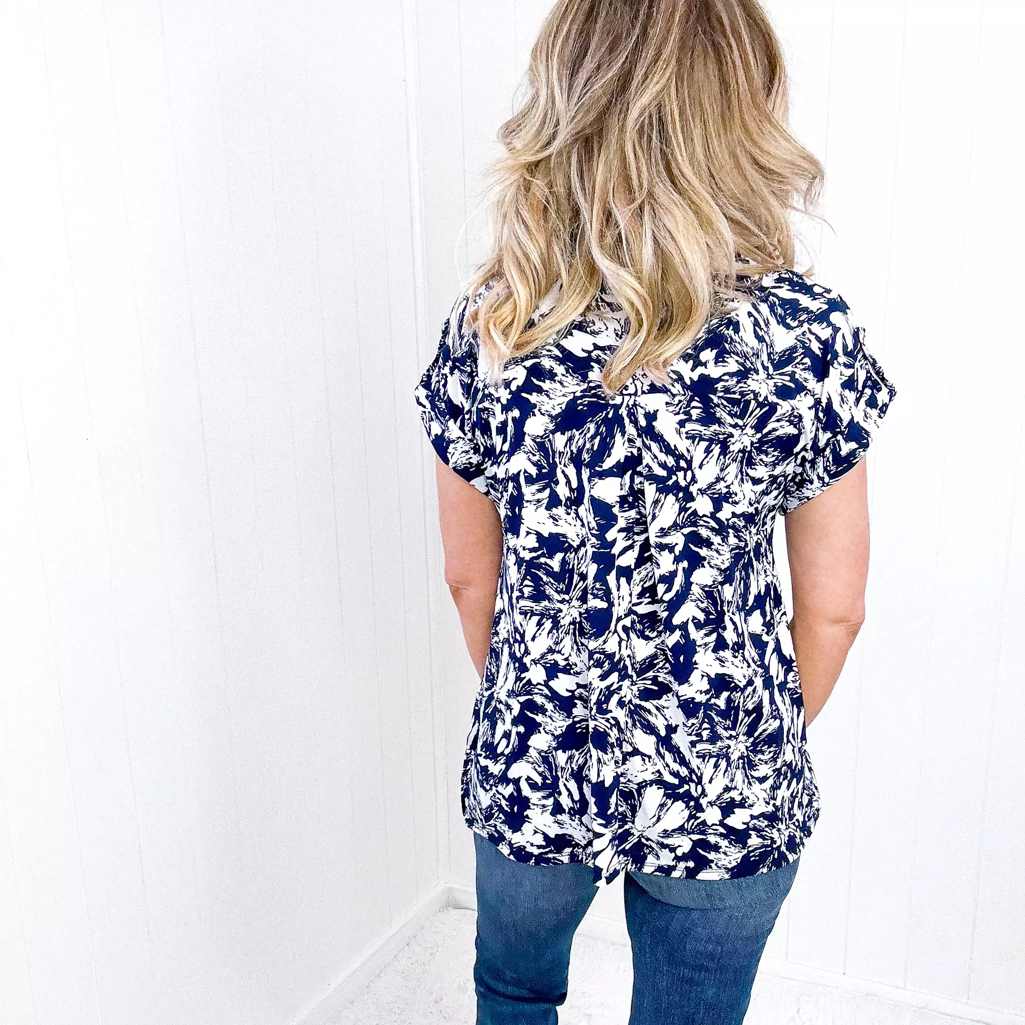 Dear Scarlett Lizzy Cap Sleeve Top in Navy Floral