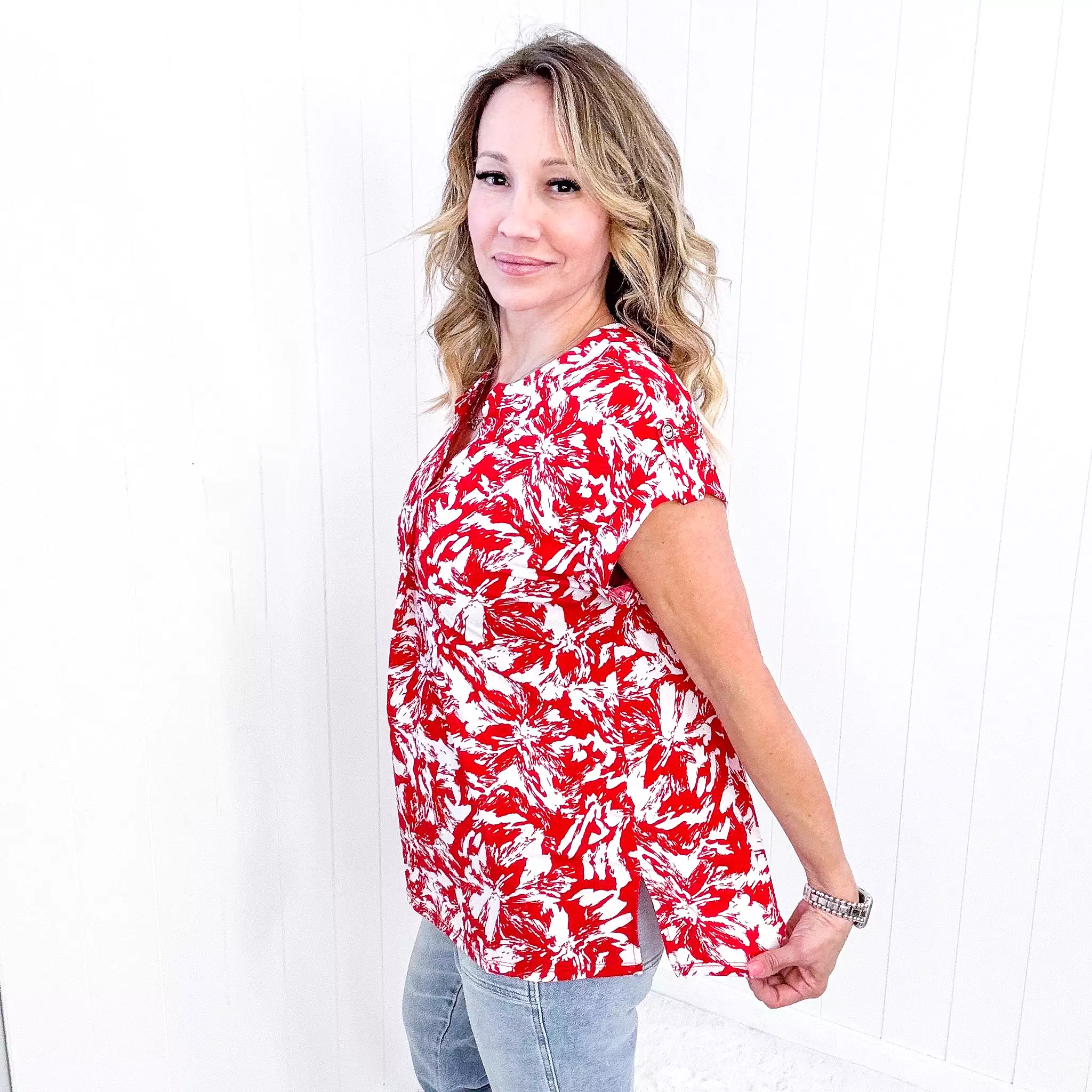 Dear Scarlett Lizzy Cap Sleeve Top in Red Floral