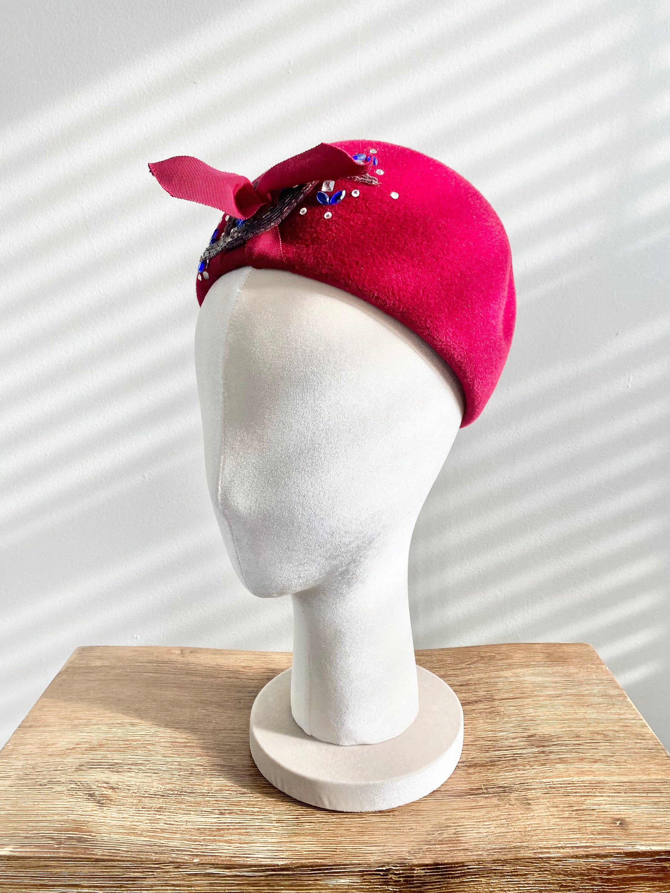 Vintage 1950s Burgundy Cloche Hat /50s Red Hat / one size